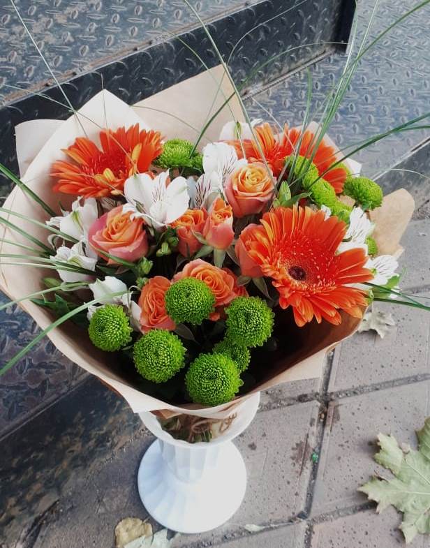 Букет цветов из: Герберы, Хризантемы, Альстромерии и Розы в поселок им. Кирова