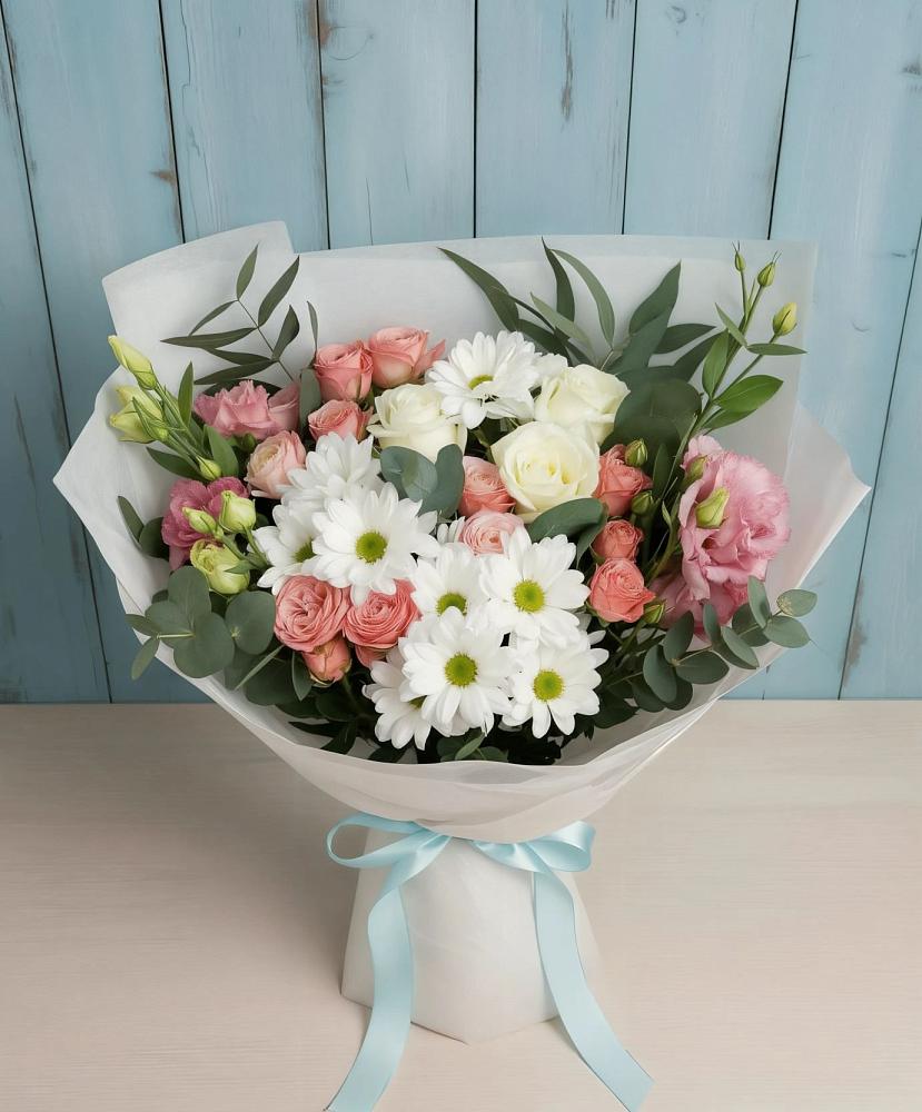 Букет цветов из: Розы, Лизиантусы и Хризантемы в поселок им. Кирова