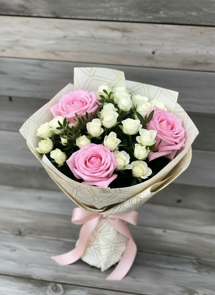 Букет цветов из: Розы в поселок им. Кирова