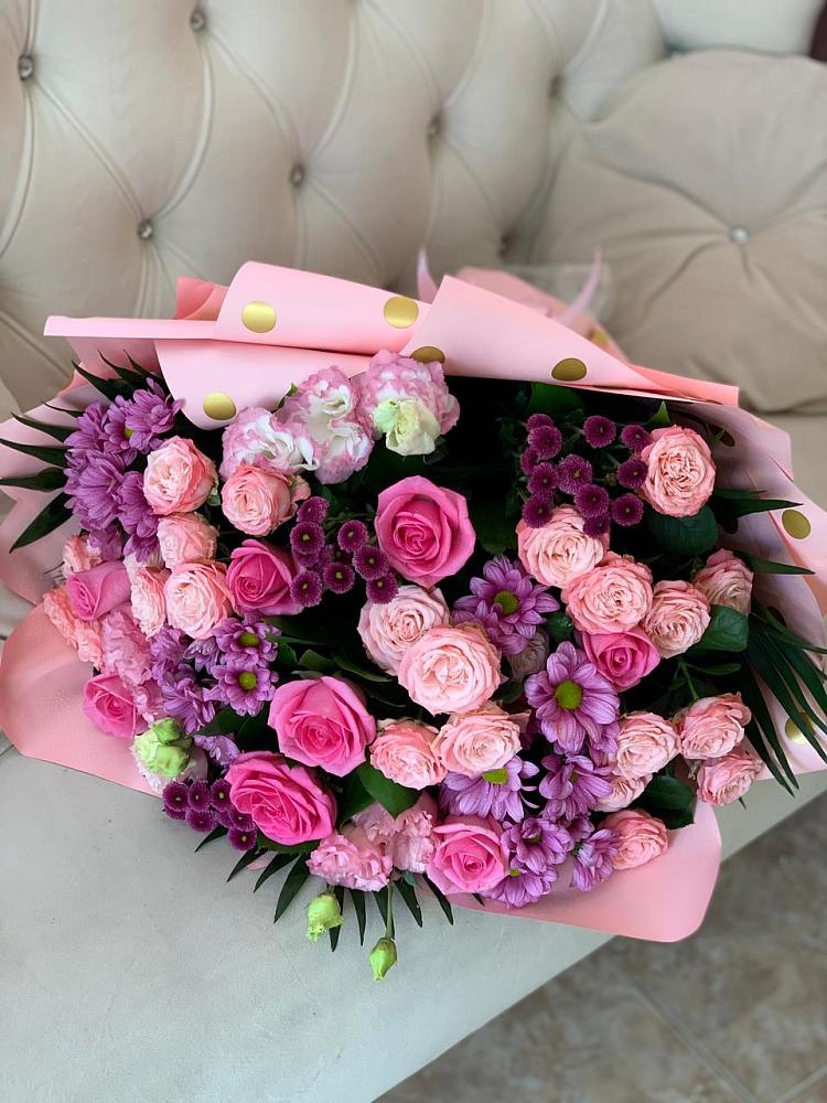 Букет цветов из: Хризантемы, Розы и Лизиантусы в поселок им. Кирова