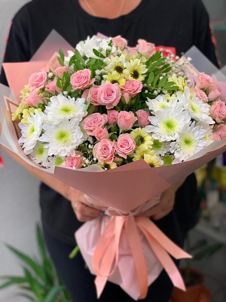 Букет цветов из: Розы и Хризантемы в поселок им. Кирова
