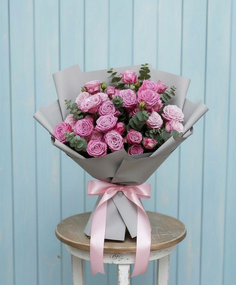 Букет цветов из: Розы в поселок им. Кирова