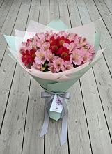 Букет цветов из:  Альстромерии в поселок им. Кирова