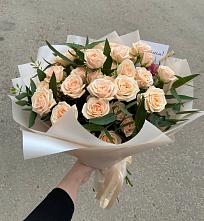 Букет Кремовые розы Латте в поселок им. Кирова