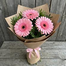 Букет цветов из:  Герберы в поселок им. Кирова