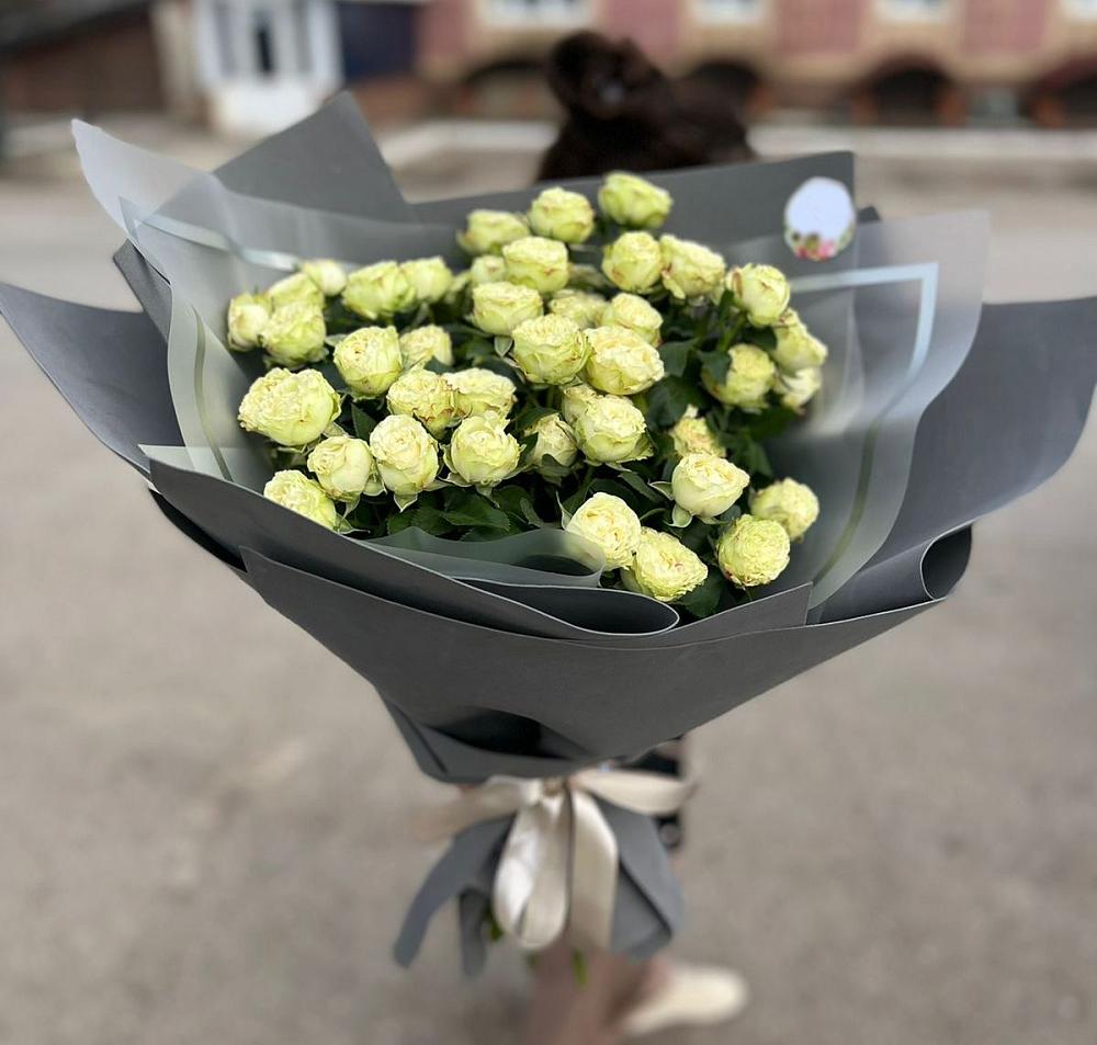 Белые кустовые розы Солинеро в поселок им. Кирова Букет Белые кустовые розы Солинеро в поселок им. Кирова