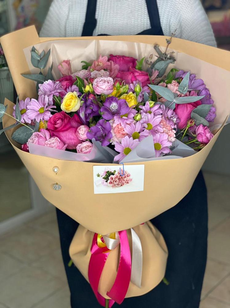 Букет цветов из: Хризантемы, Гвоздики и Альстромерии в поселок им. Кирова