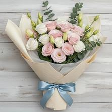 Букет цветов из:  Лизиантусы в поселок им. Кирова