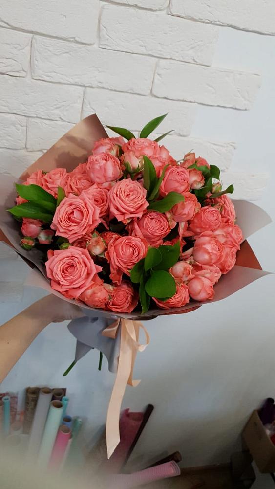 Букет цветов из: Розы в поселок им. Кирова