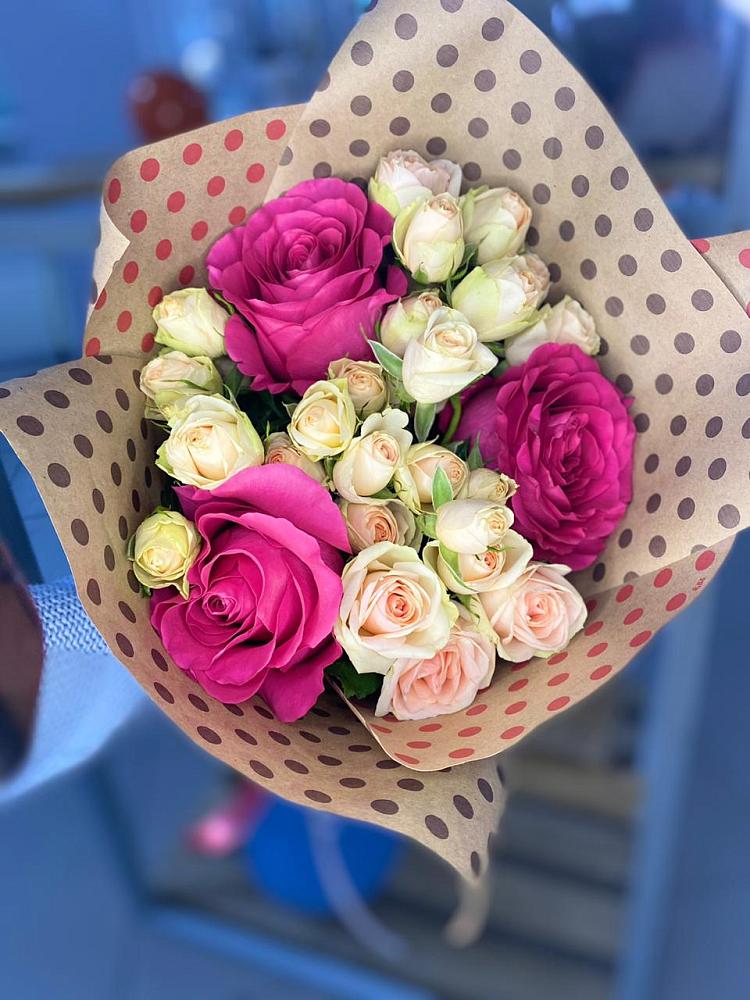 Букет цветов из: Розы в поселок им. Кирова