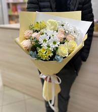 Букет цветов из:  Альстромерии, Розы и Хризантемы в поселок им. Кирова