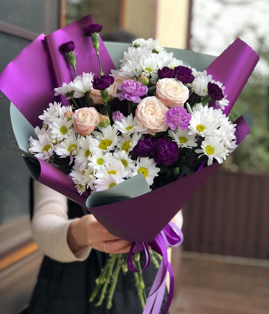 Букет цветов из: Хризантемы, Гвоздики и Розы в поселок им. Кирова