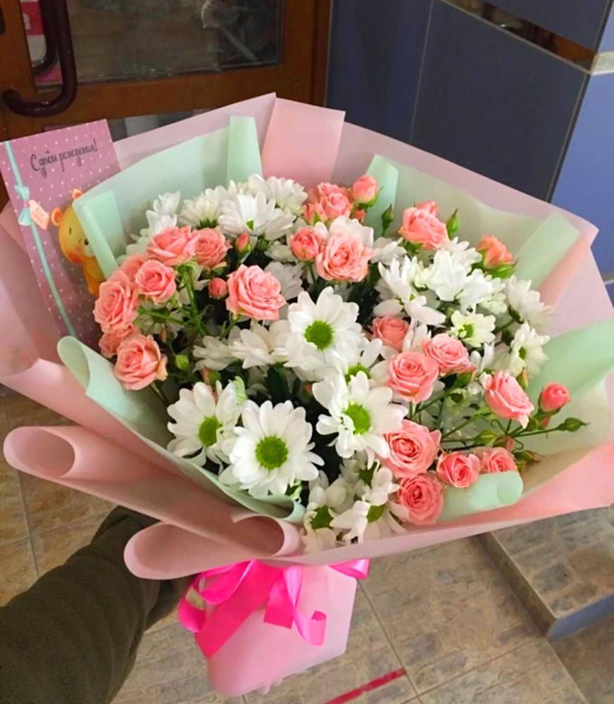 Букет цветов из: Розы и Хризантемы в поселок им. Кирова