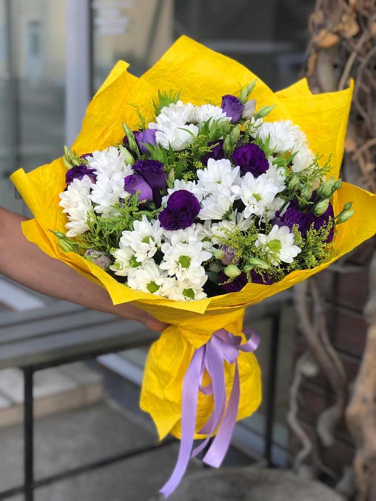 Букет цветов из: Ирисы, Хризантемы и Ромашки в поселок им. Кирова