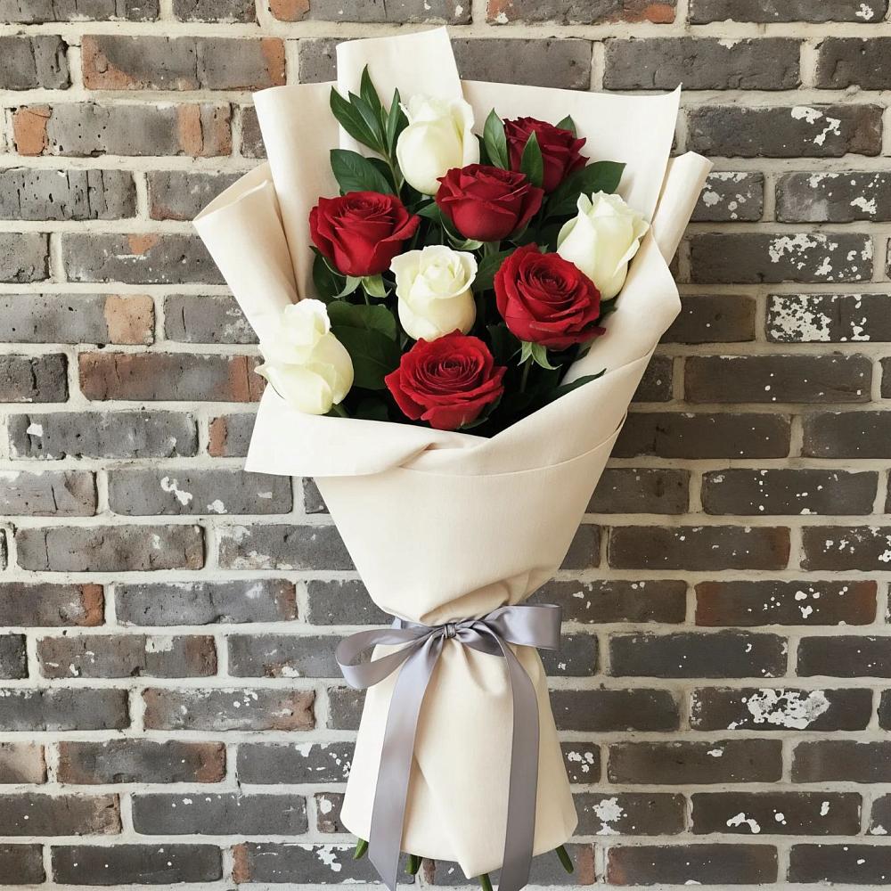 Букет цветов из: Розы в поселок им. Кирова