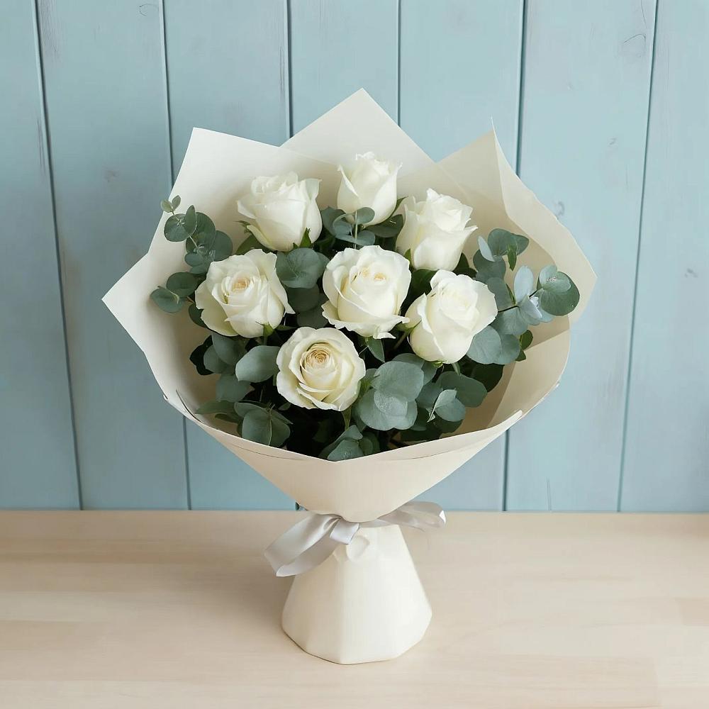 Букет Белые розы в Эвкалипте в поселок им. Кирова