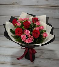 Букет цветов из:  Розы в поселок им. Кирова