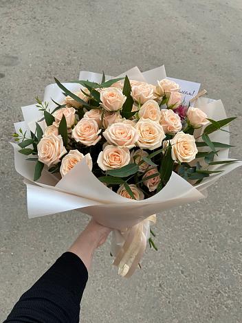 Букет Кремовые розы Латте в поселок им. Кирова