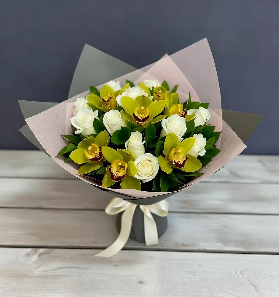 Букет цветов из: Орхидеи и Розы в поселок им. Кирова