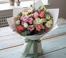 Букет цветов из:  Розы, Лизиантусы и Гвоздики в поселок им. Кирова