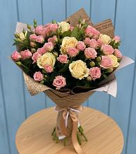 Букет цветов из:  Розы в поселок им. Кирова