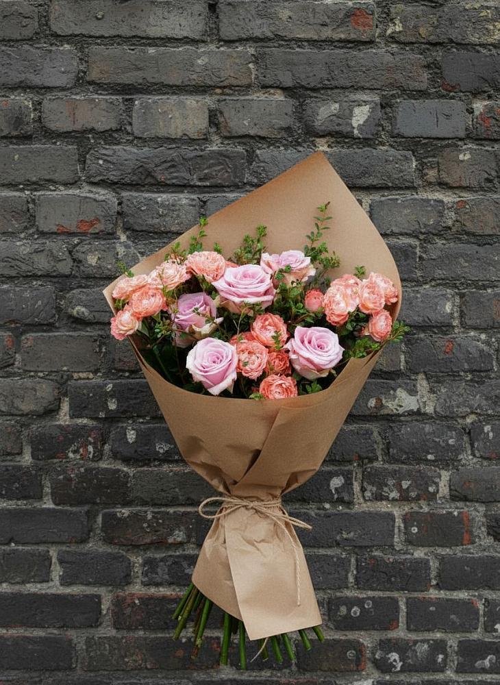 Букет цветов из: Розы в поселок им. Кирова