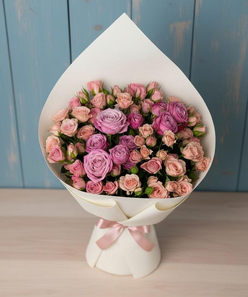 Букет цветов из: Розы в поселок им. Кирова