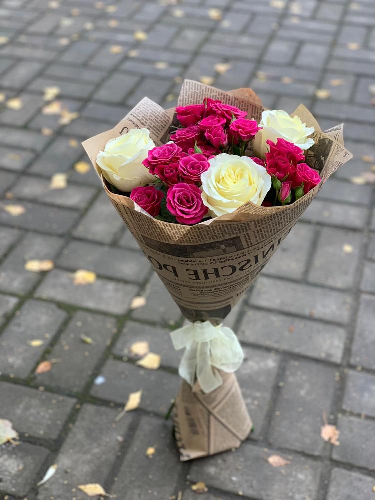 Букет цветов из: Розы в поселок им. Кирова