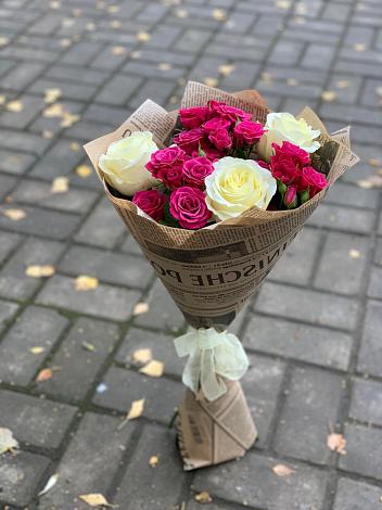 Букет цветов из: Розы в поселок им. Кирова