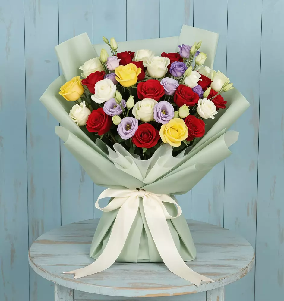 Букет цветов из: Розы в поселок им. Кирова