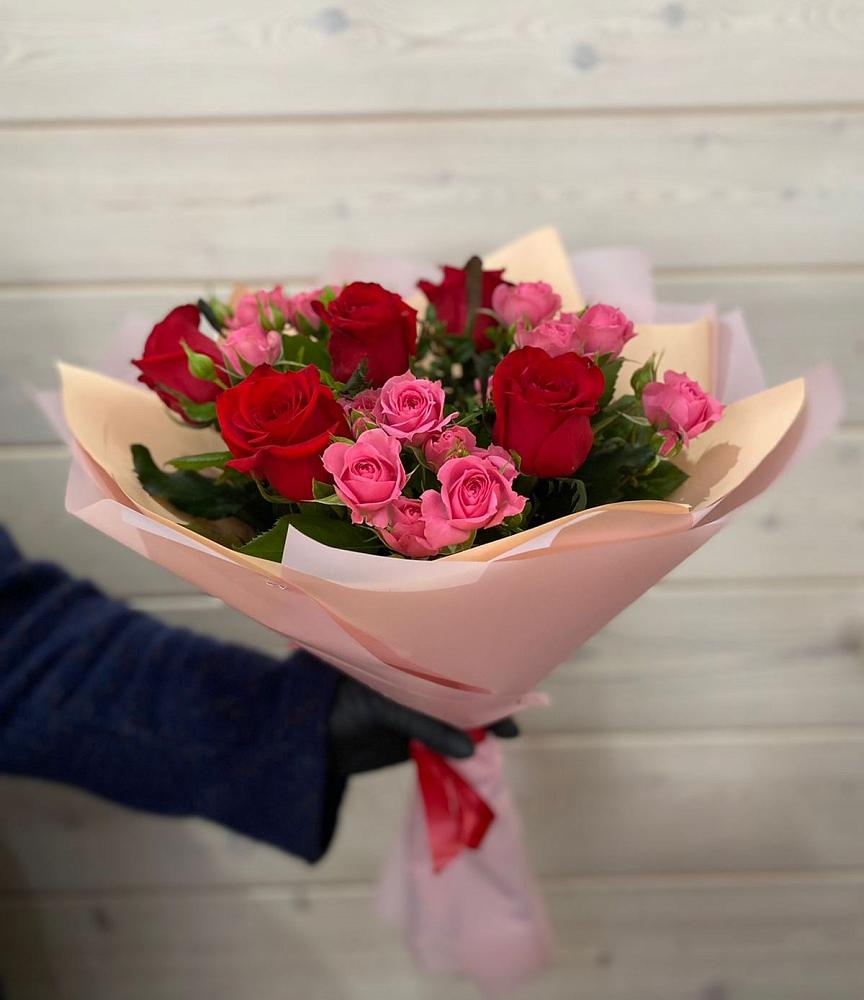Букет цветов из: Розы в поселок им. Кирова