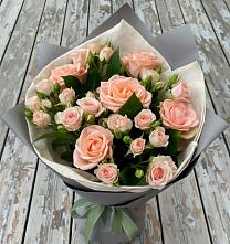 Букет цветов из:  Розы в поселок им. Кирова