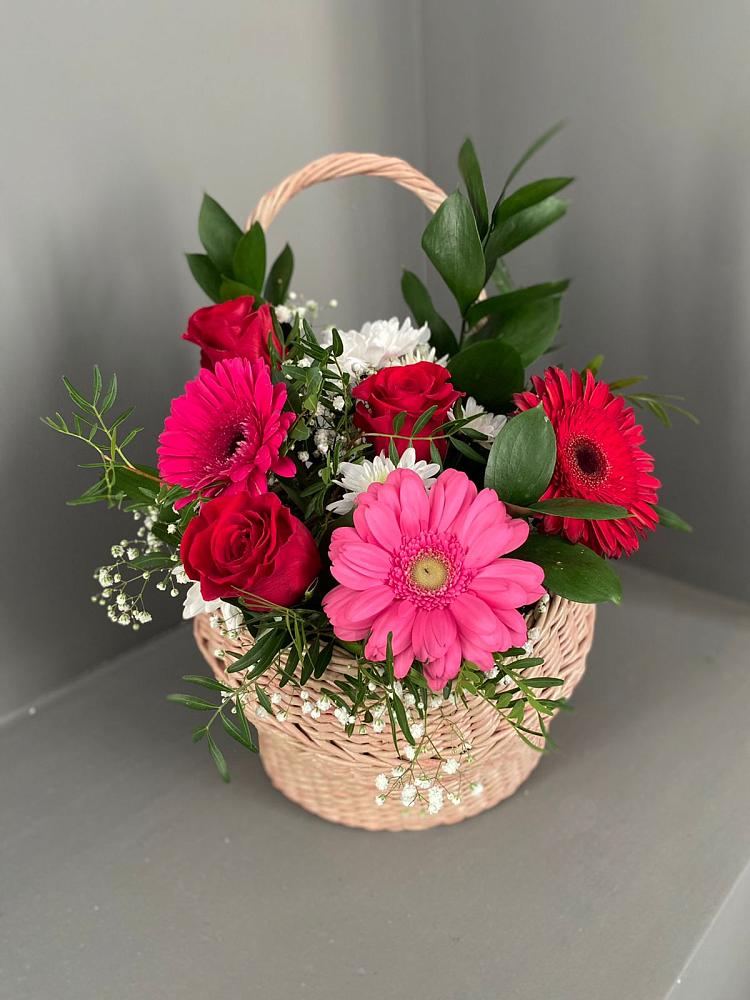 Цветочная композиция из Розы, Хризантемы и Герберы в корзине в поселок им. Кирова