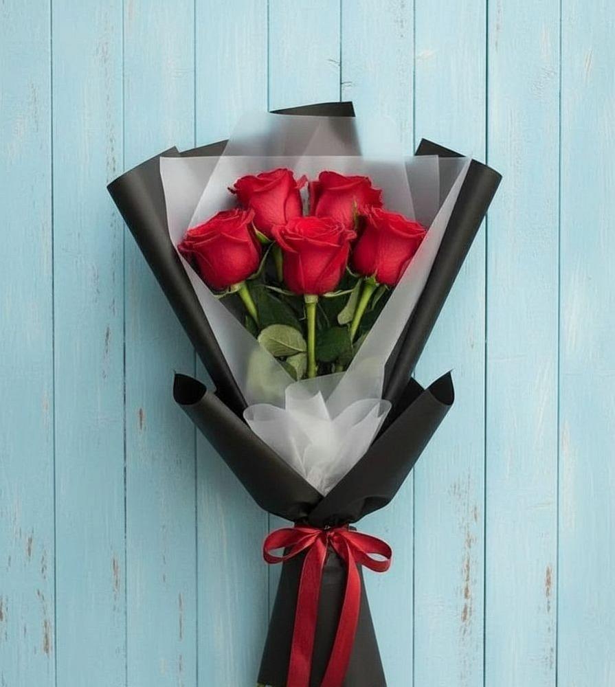 Букет цветов из: Розы в поселок им. Кирова