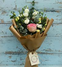 Букет цветов из:  Розы и Лизиантусы в поселок им. Кирова
